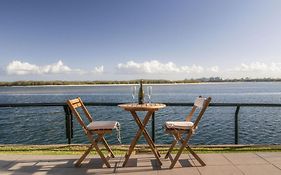 La Promenade Absolute Waterfront Apartments